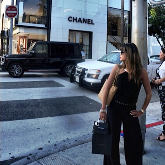 Meet your Posher, Ria - Picture 1 of 1